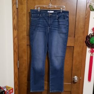 Levi Signature totally shaping staight leg jeans-new, size 34 × 32.